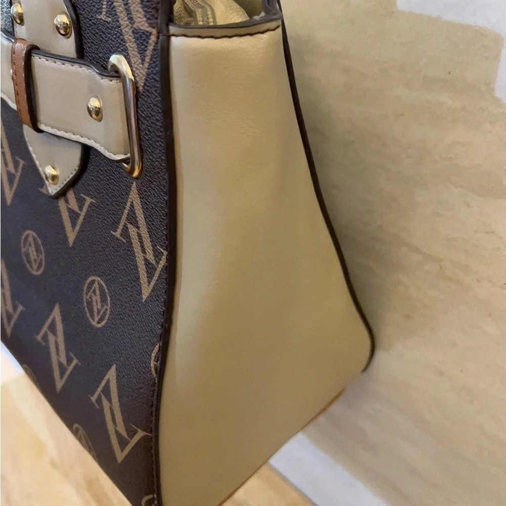 ADRIENNE VITTADINI Signature Collection Brown PU Leather Designer Tote Bag